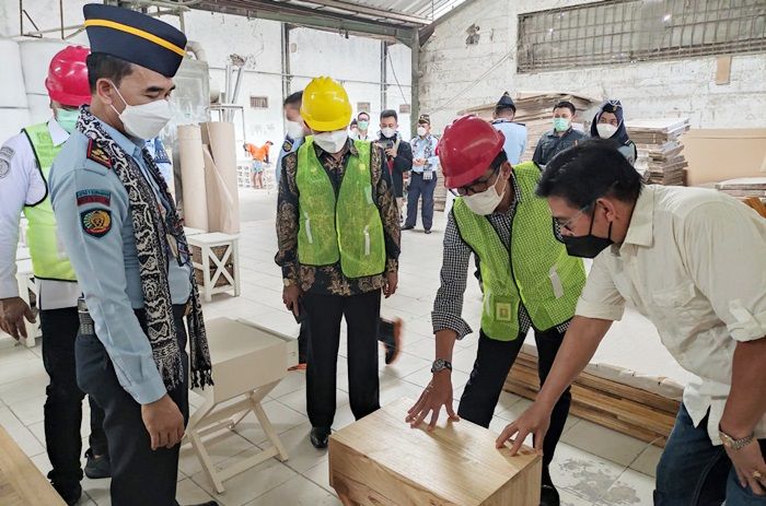 Gelar Verlap, TPN Kemenpan-RB Habiskan Waktu Melihat Inovasi di Latubaya Gelar Verlap, TPN Kemenpan-RB Habiskan Waktu Melihat Inovasi di Latubaya