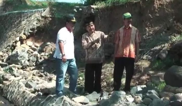 Sidak Tanggul Sumberurip, Wabup: Kualitas Pembangunannya Memang Buruk Sidak Tanggul Sumberurip, Wabup: Kualitas Pembangunannya Memang Buruk