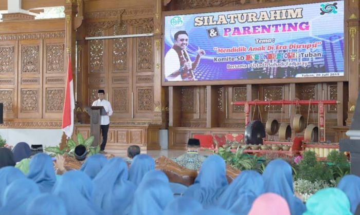 Bupati Tuban Beberkan Pentingnya Parenting di Era Digital Bupati Tuban Beberkan Pentingnya Parenting di Era Digital
