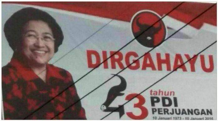 Geger Spanduk HUT PDIP ”Palu Arit”, Roy Suryo: Seharusnya Polri-Masyarakat Bergerak Geger Spanduk HUT PDIP ”Palu Arit”, Roy Suryo: Seharusnya Polri-Masyarakat Bergerak