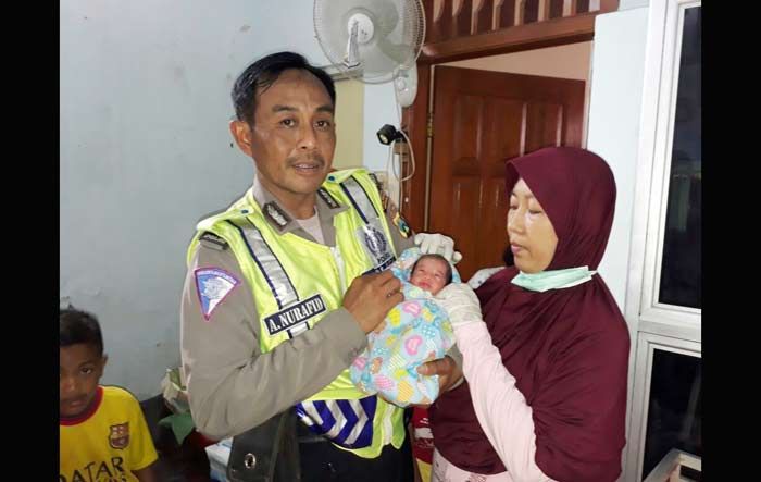 Heboh, Warga Tanggulangin Sidoarjo Temukan Buangan Anak Kucing Bersama Bayi Heboh, Warga Tanggulangin Sidoarjo Temukan Buangan Anak Kucing Bersama Bayi