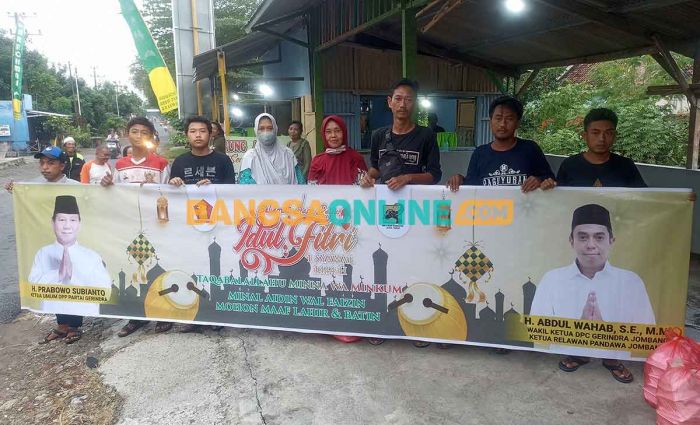 Berharap Keberkahan Ramadhan, Relawan Pandawa Jombang Bagikan Takjil Berharap Keberkahan Ramadhan, Relawan Pandawa Jombang Bagikan Takjil