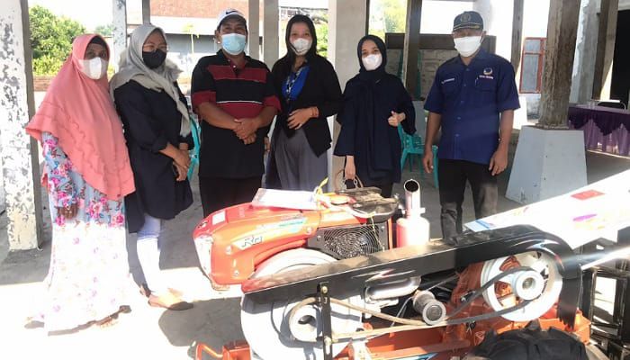 NasDem Kabupaten Kediri Serahkan Bantuan Alsintan kepada Petani Plemahan NasDem Kabupaten Kediri Serahkan Bantuan Alsintan kepada Petani Plemahan
