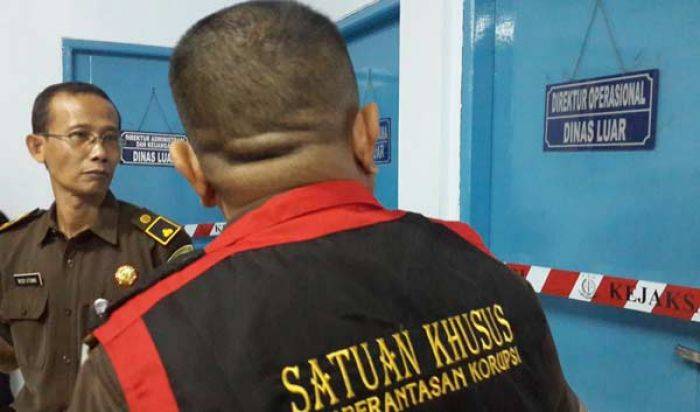 Kejari Segel Ruang Direksi PDAM Sidoarjo, Sita Berkas Dugaan Korupsi Pipanisasi Rp 8,9 M Kejari Segel Ruang Direksi PDAM Sidoarjo, Sita Berkas Dugaan Korupsi Pipanisasi Rp 8,9 M