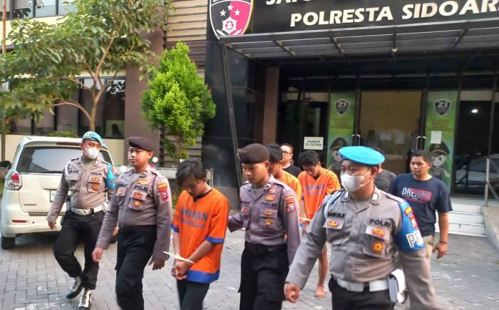 Serang Perguruan Silat saat Latihan, 4 Pendekar Pembuat Onar di Sidoarjo Ditangkap Polisi Serang Perguruan Silat saat Latihan, 4 Pendekar Pembuat Onar di Sidoarjo Ditangkap Polisi