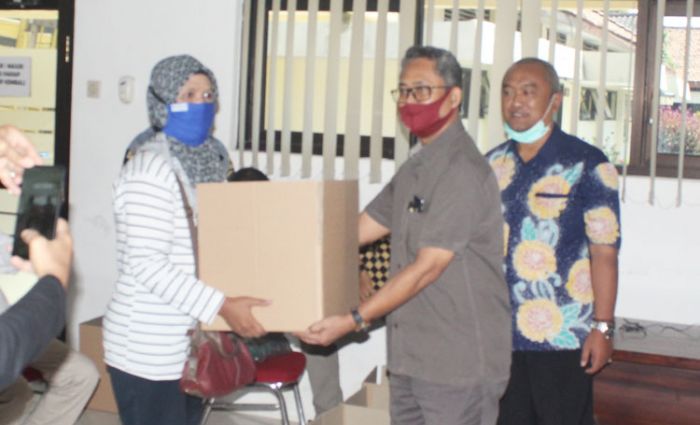 3.000 Karyawan Terdampak Covid-19 Dapat Bantuan Sembako 3.000 Karyawan Terdampak Covid-19 Dapat Bantuan Sembako