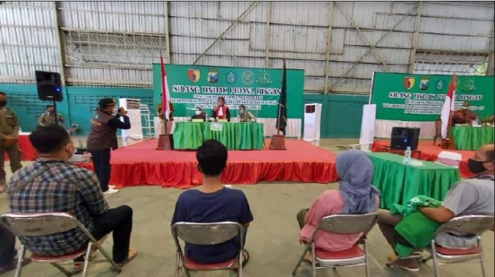 Pelanggar Prokes di Sidoarjo Menurun, Kasatpol PP: Razia Yustisi Prokes Tak Kendor Pelanggar Prokes di Sidoarjo Menurun, Kasatpol PP: Razia Yustisi Prokes Tak Kendor