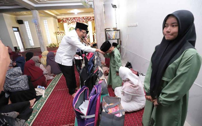 Ramadhan Berkah, Wali Kota dan Wakil Wali Kota Batu Hadiri Santunan Anak Yatim di Desa Sumbergondo Ramadhan Berkah, Wali Kota dan Wakil Wali Kota Batu Hadiri Santunan Anak Yatim di Desa Sumbergondo