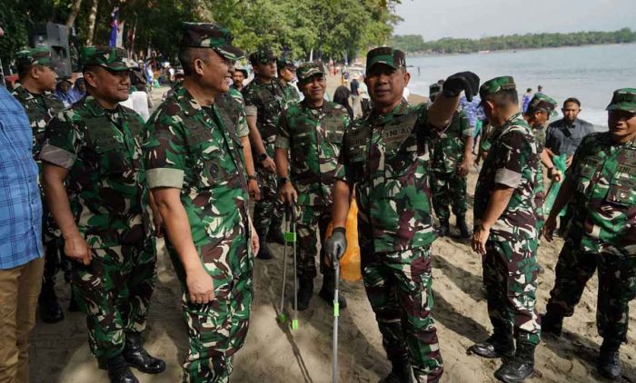 Panglima TNI Buka Aksi Bersih Pantai di 8 Lokasi Panglima TNI Buka Aksi Bersih Pantai di 8 Lokasi