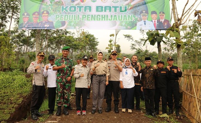 Siaga Bencana, Forkompimda Batu Hijaukan Lereng Panderman Siaga Bencana, Forkompimda Batu Hijaukan Lereng Panderman