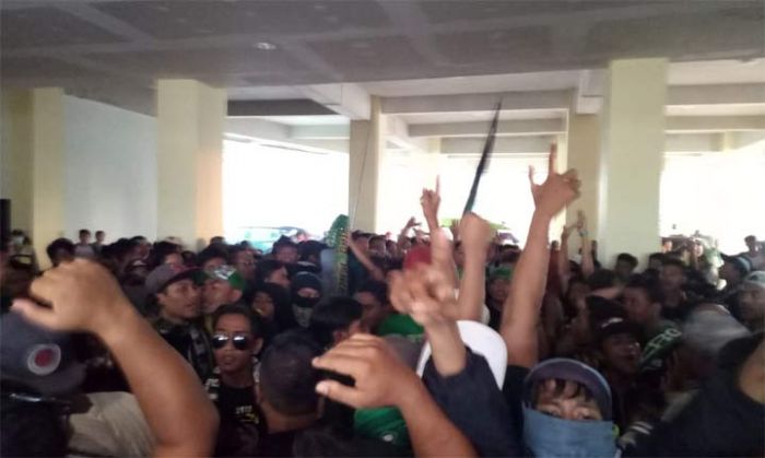 Ronggomania Meradang, Persatu Dipermalukan Persewar Dalam Laga Kandang Perdana Liga 2 Ronggomania Meradang, Persatu Dipermalukan Persewar Dalam Laga Kandang Perdana Liga 2