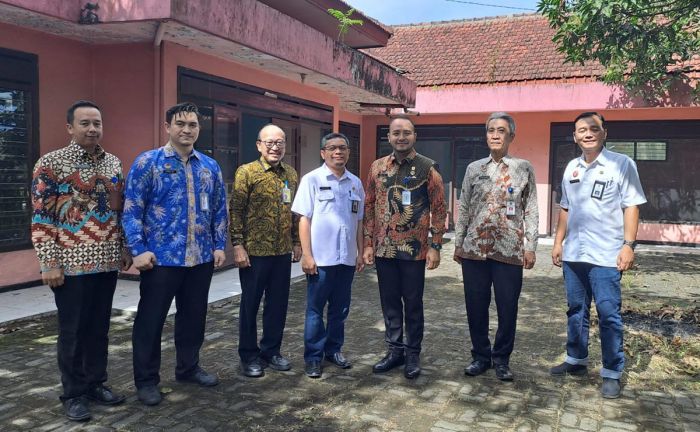 Kepala Kantor Imigrasi Malang Tinjau Eks Mako Tagana untuk Gedung Calon UKK Kepala Kantor Imigrasi Malang Tinjau Eks Mako Tagana untuk Gedung Calon UKK
