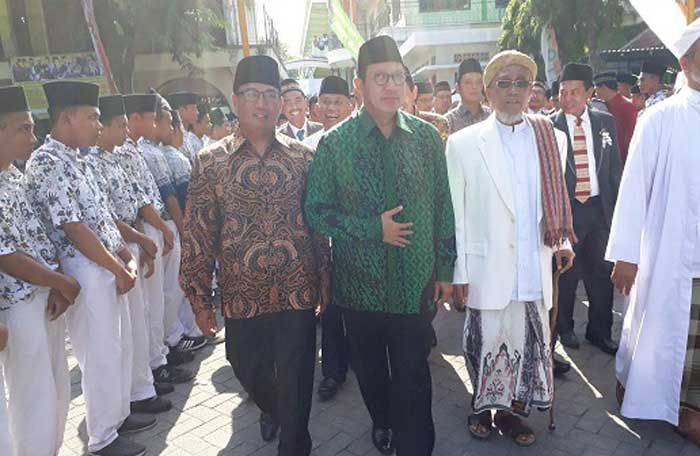 Menag Lukman Hakim Hadiri Wisuda Mahasiswa Inkafa Ponpes Mambaus Sholihin Gresik