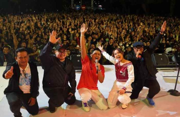 Iromo Tresno Sukses, Bupati Kediri Janjikan Konser Lebih Besar Akhir Tahun 2022 Iromo Tresno Sukses, Bupati Kediri Janjikan Konser Lebih Besar Akhir Tahun 2022