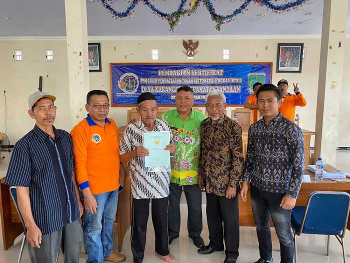 Program PTSL Pasuruan Serahkan 686 SHM di Desa Karangjati Program PTSL Pasuruan Serahkan 686 SHM di Desa Karangjati