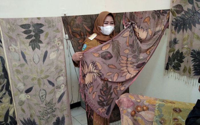 Wabup Lisdyarita Hadiri Pelatihan Batik Ecoprint bagi Koperasi Wabup Lisdyarita Hadiri Pelatihan Batik Ecoprint bagi Koperasi