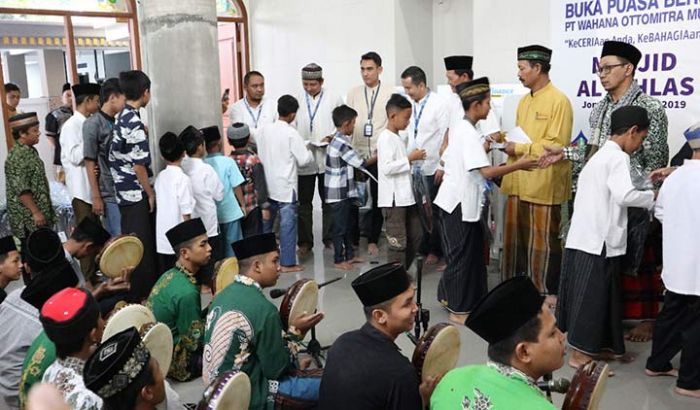Berbagi di Bulan Ramadhan, WOM Finance Santuni 150 Anak Yatim Berbagi di Bulan Ramadhan, WOM Finance Santuni 150 Anak Yatim