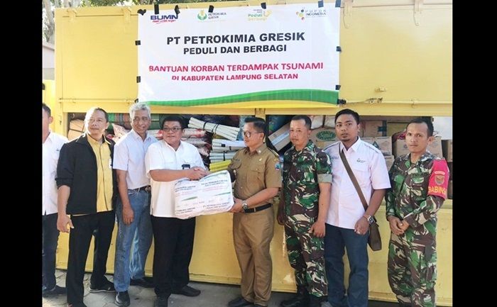 PG Serahkan Bantuan Korban Tsunami Lampung Selatan