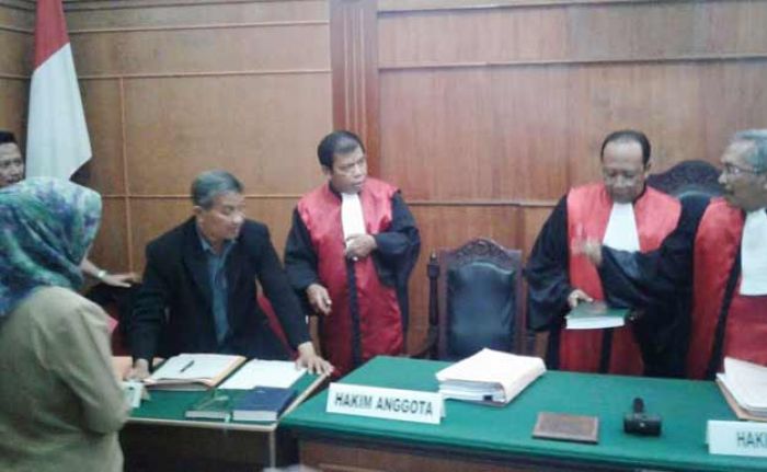 Terkait Kasus Pasar Turi, Gugatan Pemkot Surabaya Ditolak Hakim Terkait Kasus Pasar Turi, Gugatan Pemkot Surabaya Ditolak Hakim