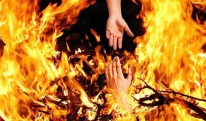 Biadab! Suami di Sidoarjo Bakar Istri dan Anak yang Masih Berusia 7 Tahun Biadab! Suami di Sidoarjo Bakar Istri dan Anak yang Masih Berusia 7 Tahun