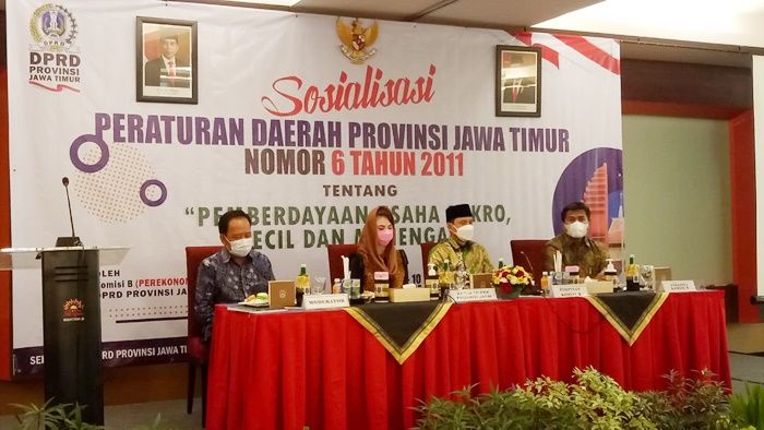 Dukung PEN, Kadin Kediri Ajak UMKM Ikuti Sosialisasi Perda Nomor 6 Bersama Arumi Bachsin Dukung PEN, Kadin Kediri Ajak UMKM Ikuti Sosialisasi Perda Nomor 6 Bersama Arumi Bachsin