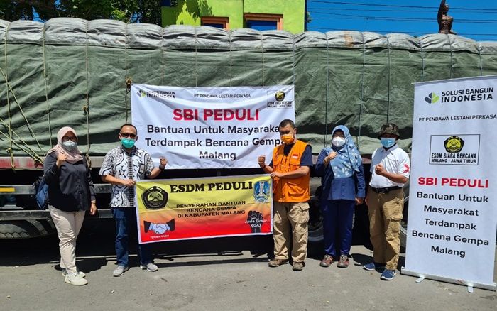 Peduli Korban Gempa Malang dan Lumajang, PT SBI Tuban Salurkan 1.500 Sak Semen