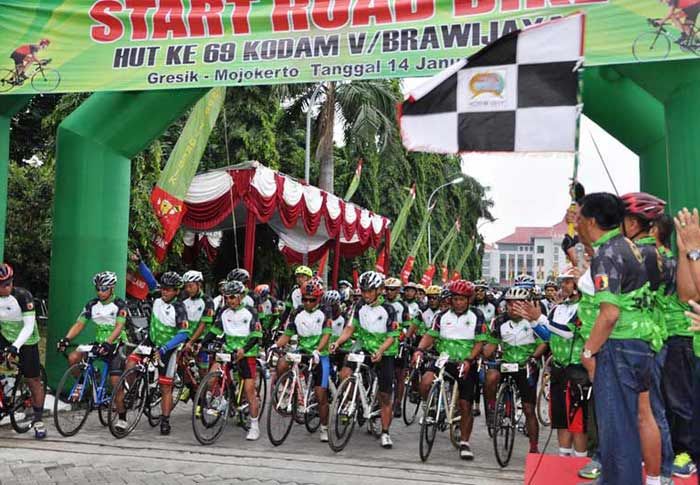 Peringati HUT Kodam ke-69, Pemkab Gresik Gelar Road Bike