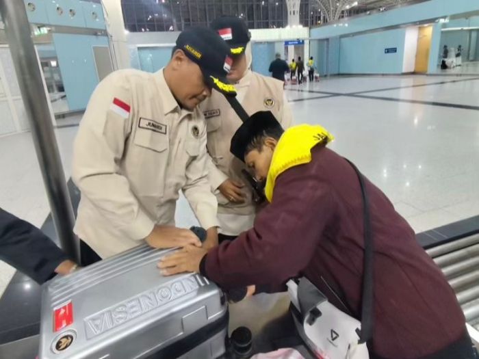 Pesan Petugas PPIH Bagi Calon Jemaah Haji yang Bawa Petis, Agar Koper Tak Dibongkar