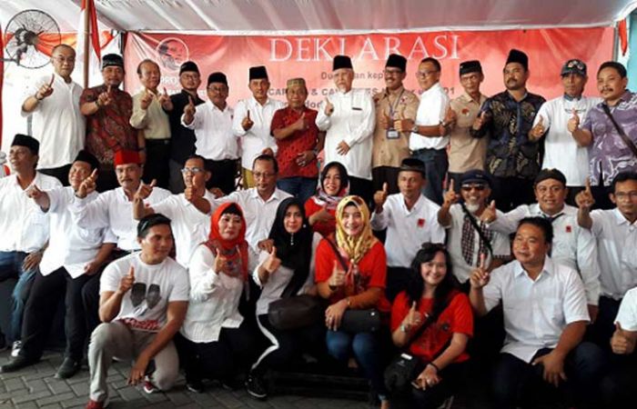 Deklarasi Projo, Kiai Robbach Wakafkan Diri untuk Kemenangan Jokowi-Ma Deklarasi Projo, Kiai Robbach Wakafkan Diri untuk Kemenangan Jokowi-Ma