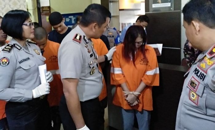 Janda Cantik Satu Anak Tersangka Narkoba di Kota Malang Janda Cantik Satu Anak Tersangka Narkoba di Kota Malang