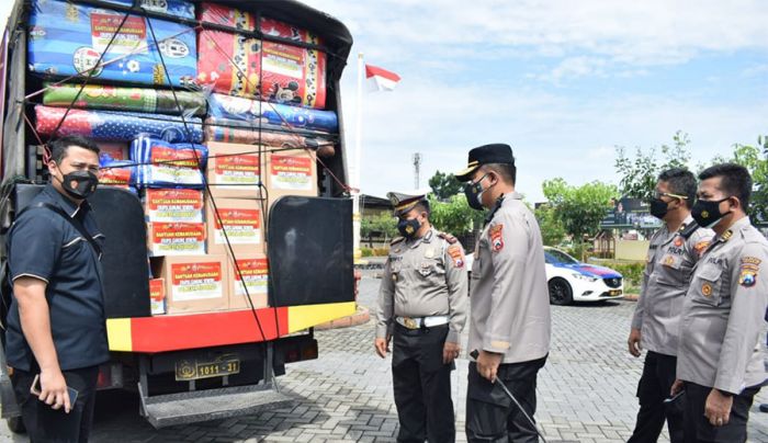 Polresta Sidoarjo Kirim 3 Truk Bantuan untuk Korban Erupsi Semeru di Lumajang Polresta Sidoarjo Kirim 3 Truk Bantuan untuk Korban Erupsi Semeru di Lumajang