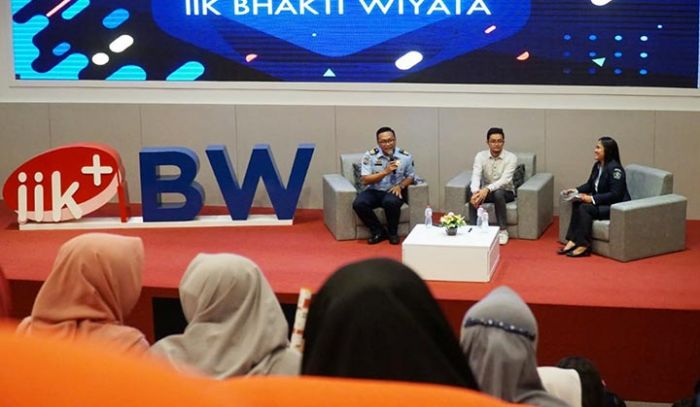 Immigration Goes To School Sambangi IIK Bhakti Wiyata Kota Kediri Immigration Goes To School Sambangi IIK Bhakti Wiyata Kota Kediri