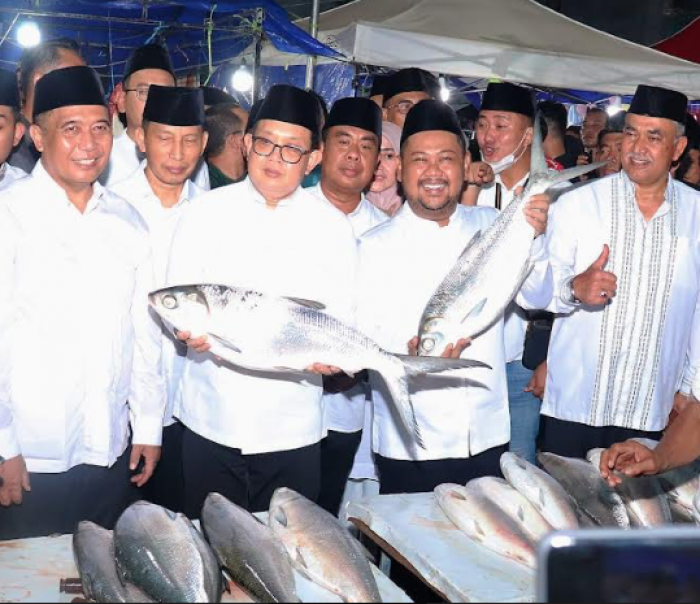 Pj Gubernur Adhy Berharap Kontes dan Lelang Bandeng Kawak Gresik Bisa ke Kancah Internasional Pj Gubernur Adhy Berharap Kontes dan Lelang Bandeng Kawak Gresik Bisa ke Kancah Internasional