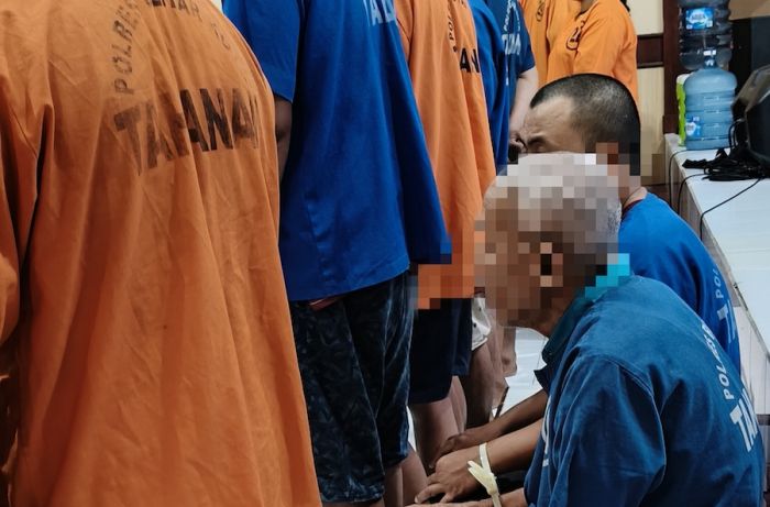 Polisi Gerebek Warnet yang Fasilitasi Judol di Kota Blitar, Kakek 73 Turut Diamankan Polisi Gerebek Warnet yang Fasilitasi Judol di Kota Blitar, Kakek 73 Turut Diamankan