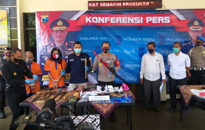 Dijanjikan Samurai King Roll, Pengusaha Asal Pujon Malang Tertipu Dukun Palsu hingga Rp 18 Miliar Dijanjikan Samurai King Roll, Pengusaha Asal Pujon Malang Tertipu Dukun Palsu hingga Rp 18 Miliar