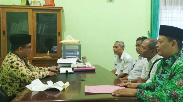 BMKG Tuban Usulkan Teropong Rukyatul Hilal untuk Kemenag BMKG Tuban Usulkan Teropong Rukyatul Hilal untuk Kemenag