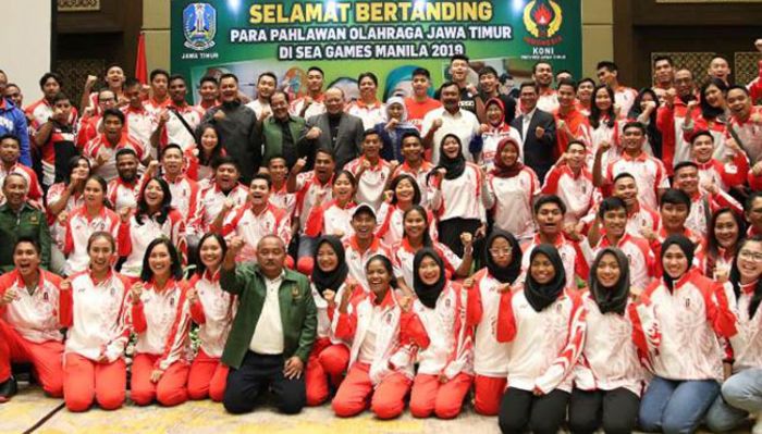 Beri Uang Saku, Khofifah Minta Atlet Jatim Kibarkan Bendera Merah Putih di Sea Games Manila Beri Uang Saku, Khofifah Minta Atlet Jatim Kibarkan Bendera Merah Putih di Sea Games Manila