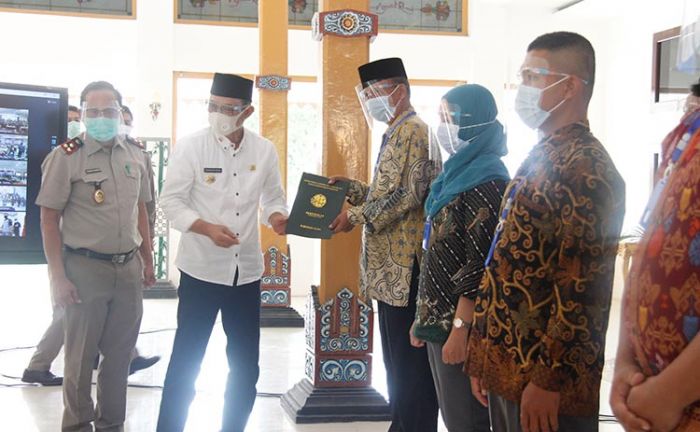 33 Ribu Warga Ngawi Terima Sertifikat Gratis Program PTSL di Tahun 2020 33 Ribu Warga Ngawi Terima Sertifikat Gratis Program PTSL di Tahun 2020