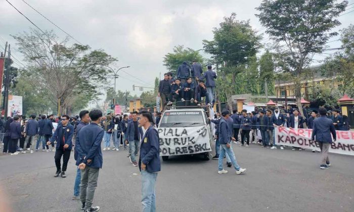 Gelar Aksi hingga Blokade Jalan, Himaba Pertanyakan Kinerja Polres Bangkalan Gelar Aksi hingga Blokade Jalan, Himaba Pertanyakan Kinerja Polres Bangkalan