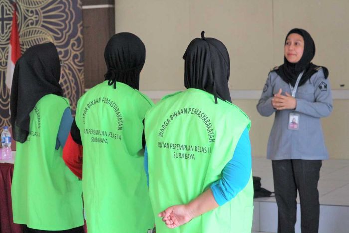 3 WBP Rutan Perempuan Surabaya Ikuti Pelatihan Kesehatan dari Kanwil Kemenkumham Jatim 3 WBP Rutan Perempuan Surabaya Ikuti Pelatihan Kesehatan dari Kanwil Kemenkumham Jatim