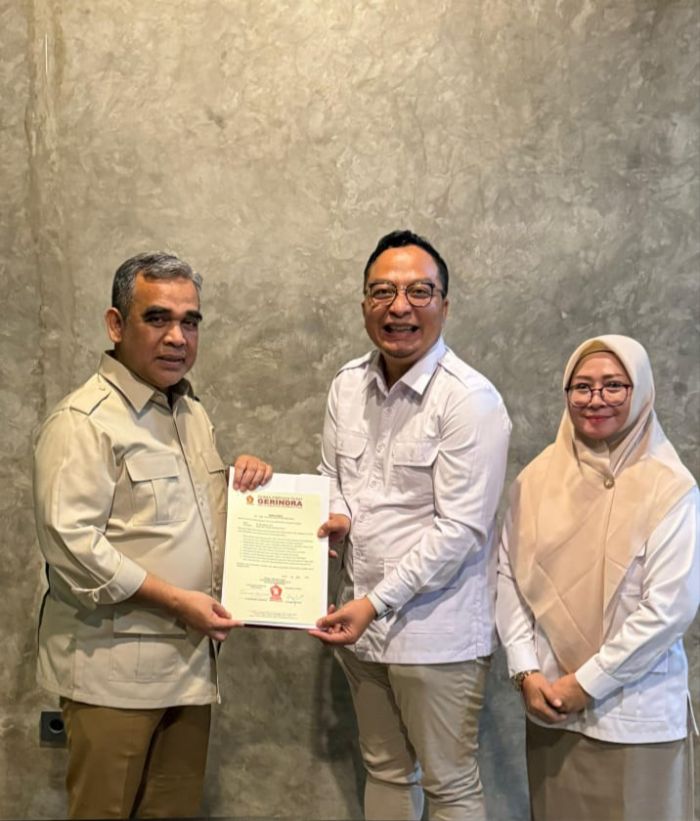 Prabowo Subianto Beri Surat Tugas Alif untuk Running di Pilbup Gresik 2024 Prabowo Subianto Beri Surat Tugas Alif untuk Running di Pilbup Gresik 2024