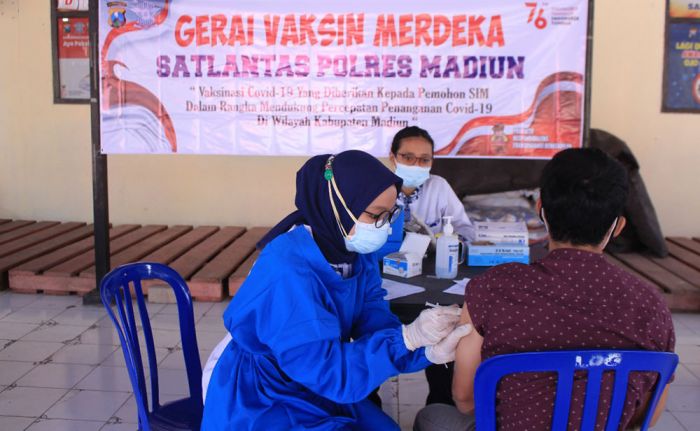 Urus SIM di Satpas Polres Madiun Bonus Vaksin Urus SIM di Satpas Polres Madiun Bonus Vaksin