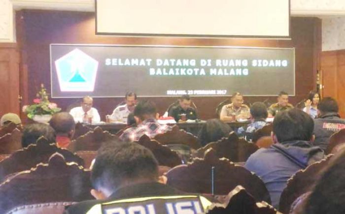 Hasil Mediasi, Transportasi Online Dilarang Mengambil Penumpang di Jalur Angkot Hasil Mediasi, Transportasi Online Dilarang Mengambil Penumpang di Jalur Angkot