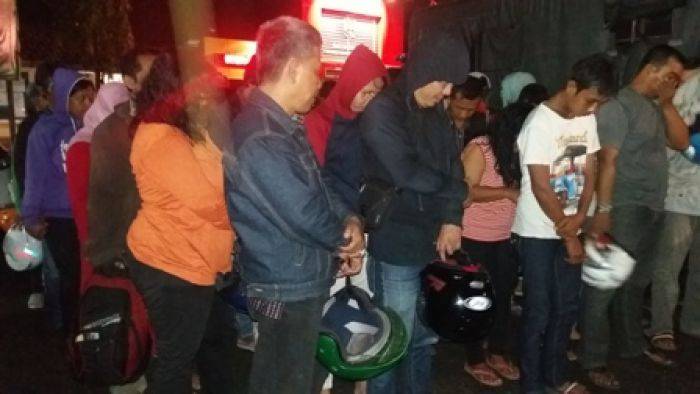 Petugas kembali Razia Hotel Kenjeran Park, Kali ini Amankan 15 Pasangan Mesum Petugas kembali Razia Hotel Kenjeran Park, Kali ini Amankan 15 Pasangan Mesum