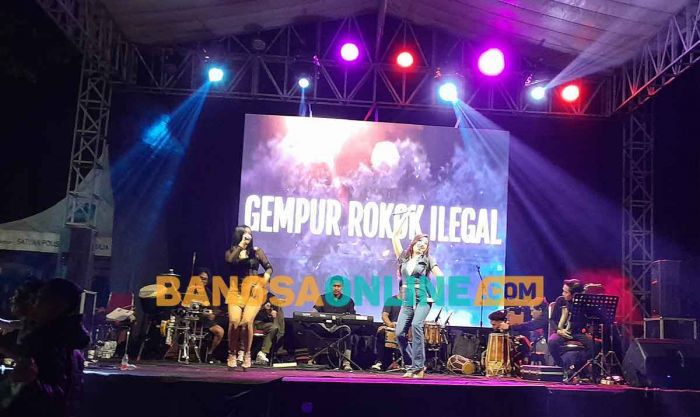Satpol PP Kabupaten Malang dan Bea Cukai Sosialisasikan Gempur Rokok Ilegal lewat Konser Satpol PP Kabupaten Malang dan Bea Cukai Sosialisasikan Gempur Rokok Ilegal lewat Konser