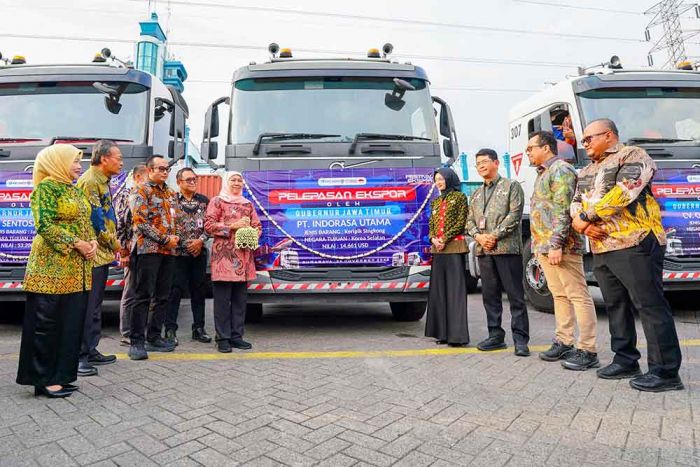 Gubernur Jatim Lepas Enam Truk Produk Ekspor IKM Desa Devisa Senilai Rp5,8 M