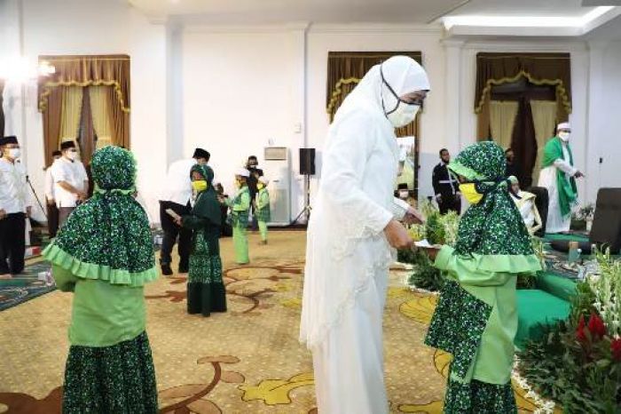 Gubernur Khofifah Ingin Terus Muliakan Penghafal Quran, Beri Tunjangan 4.000 Hafidh-Hafidhah Gubernur Khofifah Ingin Terus Muliakan Penghafal Quran, Beri Tunjangan 4.000 Hafidh-Hafidhah