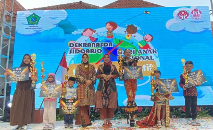 Siswi SMPN 2 Sidoarjo Raih Juara di Lomba Fashion Show Tingkat Kabupaten Siswi SMPN 2 Sidoarjo Raih Juara di Lomba Fashion Show Tingkat Kabupaten