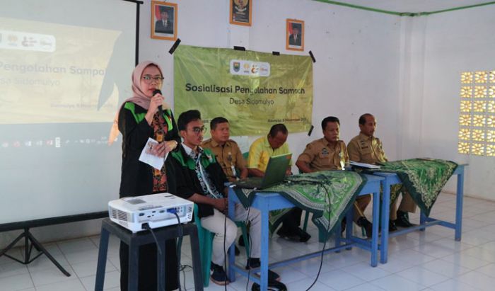Tim KKN Unnes Sosialisasikan Manfaat Bank Sampah di Desa Sidomulyo Tim KKN Unnes Sosialisasikan Manfaat Bank Sampah di Desa Sidomulyo
