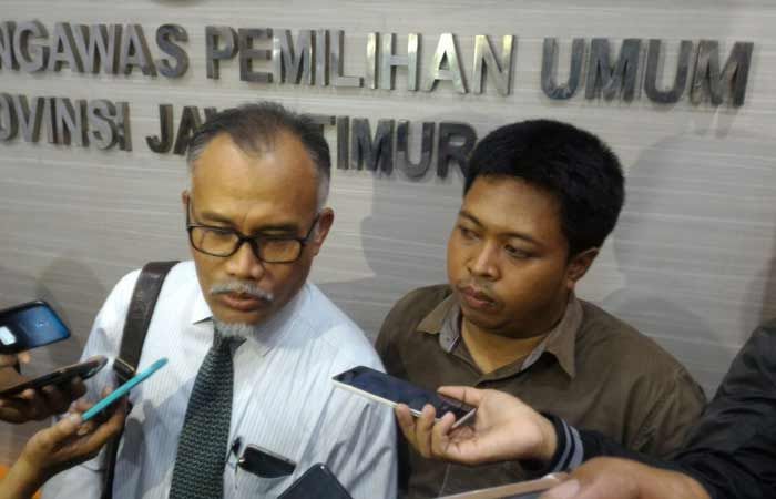 APK Liar Bertebaran, Tim Hukum Khofifah-Emil Protes Bawaslu Jatim APK Liar Bertebaran, Tim Hukum Khofifah-Emil Protes Bawaslu Jatim